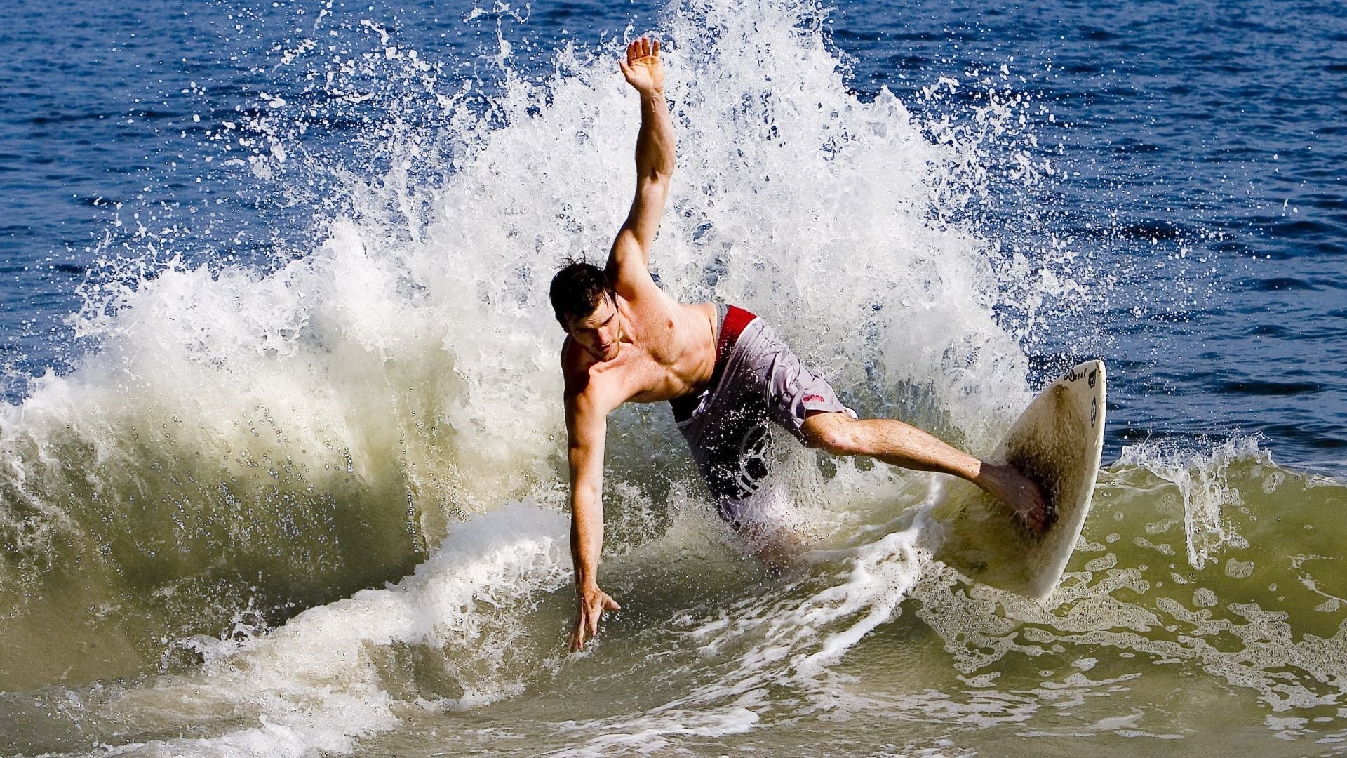 奥运火炬传递彰显国际友谊，奥运火炬传递仪式